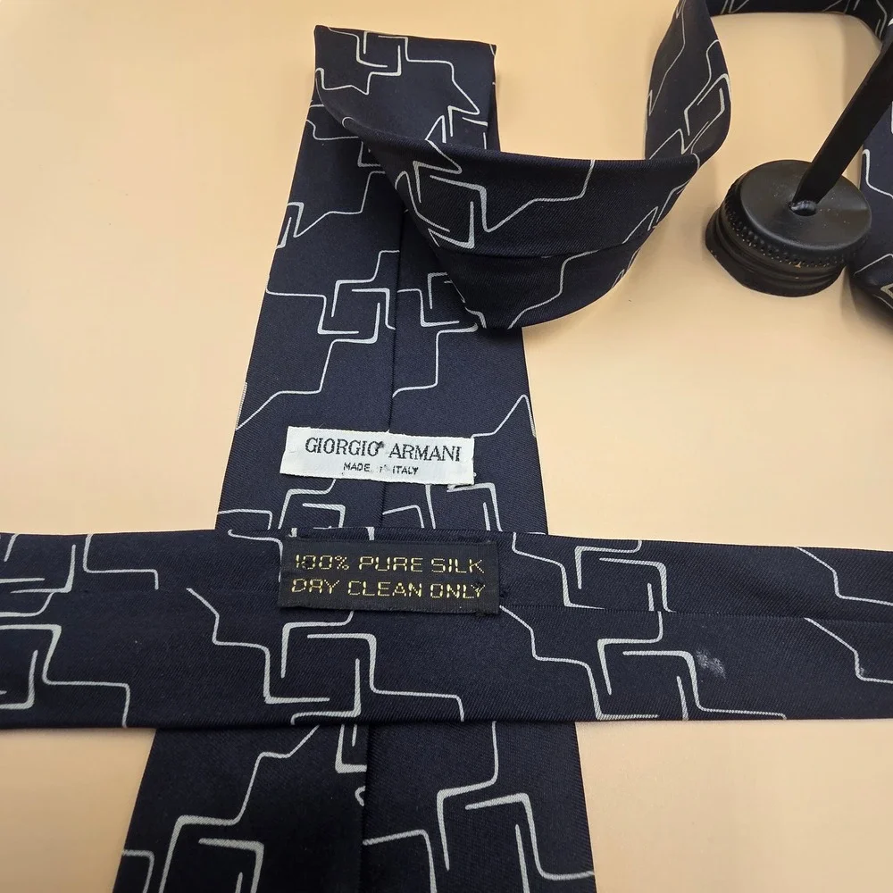 Giorgio Armani Mens Silk Tie Navy Blue White Geometric Abstract Made in Italy